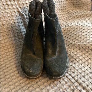 GUC UGG Black Suede Wedge Boots sz 9
